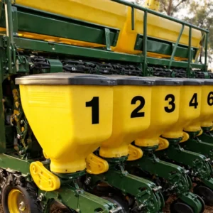 Números em vinil para identificação de caixa de semente de plantadeira.